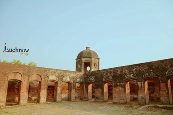 A picture of ruins of Musa Bagh at lucknow
