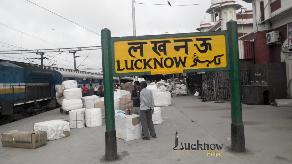 Picture of a railway platform at Lucknow's Charbagh railway station