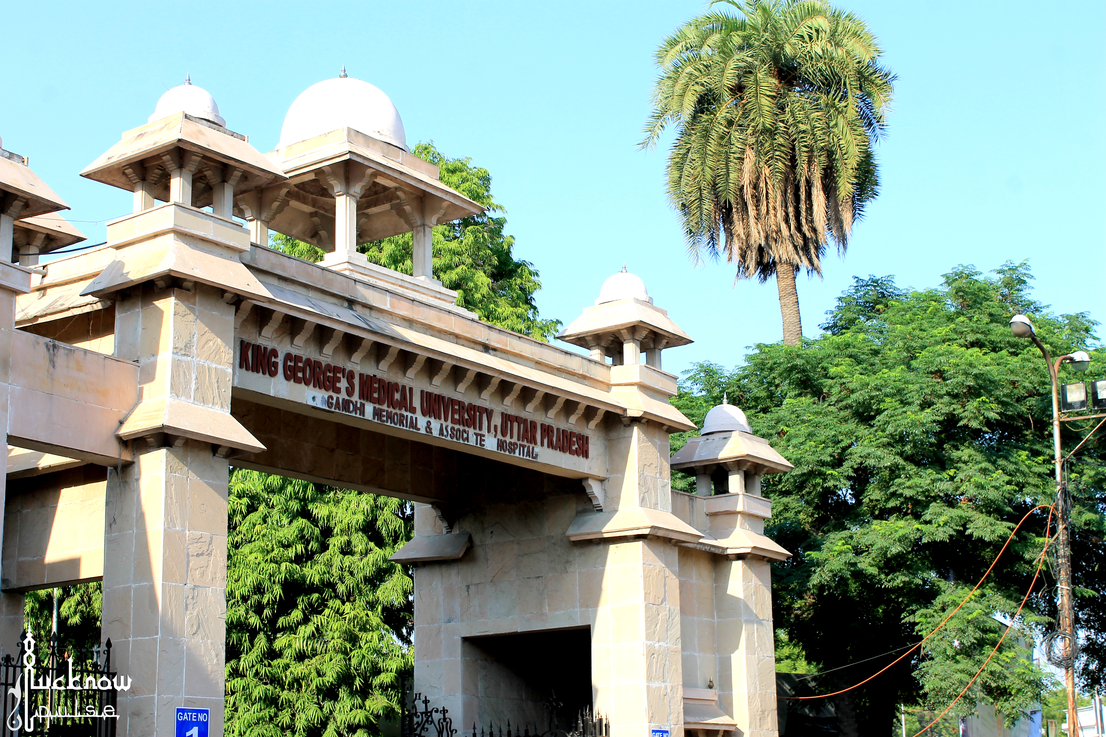 Picture of the main entrance to King George's Medical Universitycampus.